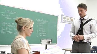 profesora sexy julia ann folla en el salón de la escuela
